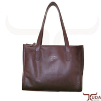 THE LINDA – High-quality smooth leather shoulder bag with sleek minimalist design and smooth leather straps